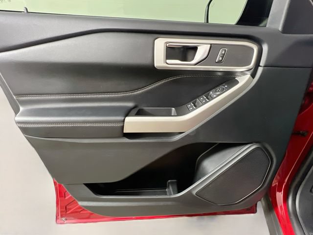 Used 2022 Ford Explorer XLT w/ Equipment Group 202A AWD/4WD image 32