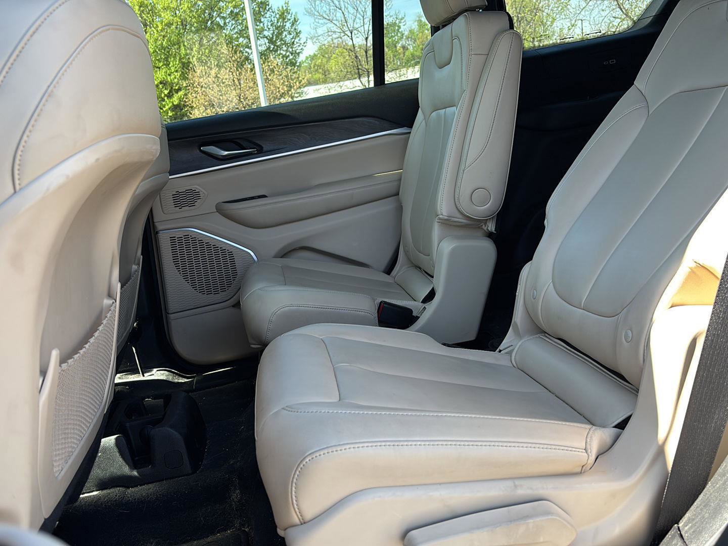 Used 2023 Jeep Grand Cherokee L Limited w/ Trailer Tow Group (B) image 11