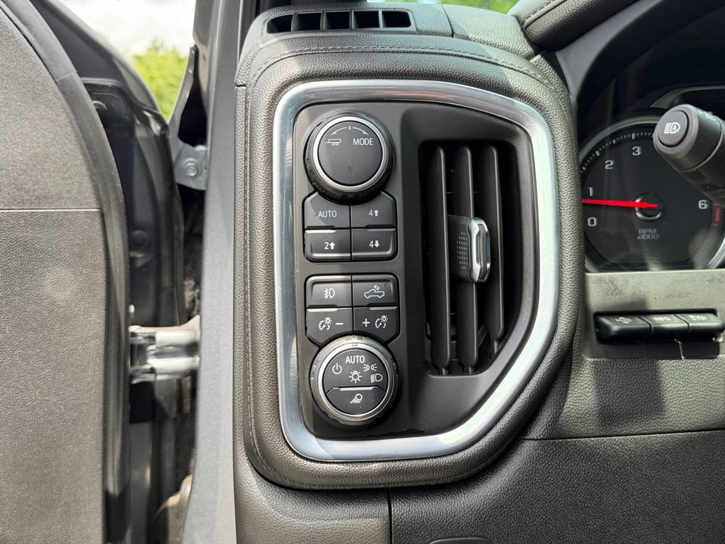 Used 2022 Chevrolet Silverado 1500 High Country w/ Technology Package AWD/4WD image 31