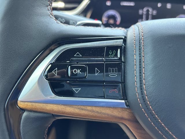 Used 2024 Jeep Grand Cherokee L Summit AWD/4WD image 31