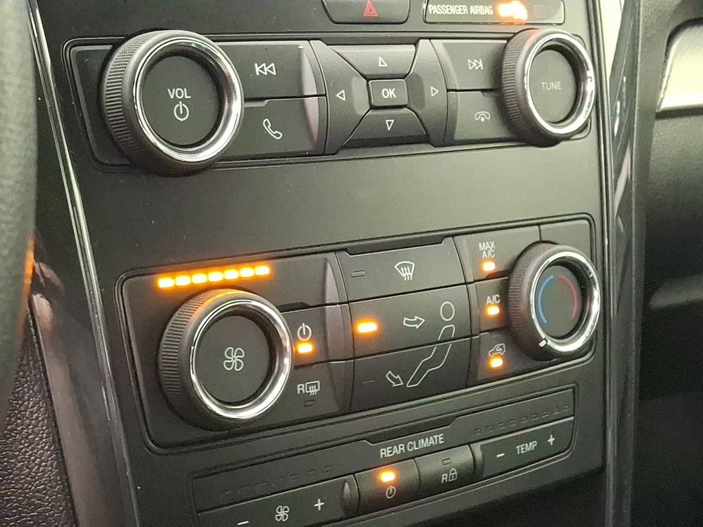 Used 2018 Ford Explorer XLT FWD image 17
