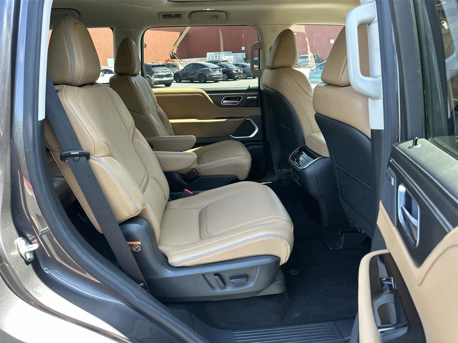 Used 2025 INFINITI QX80 Luxe RWD image 14