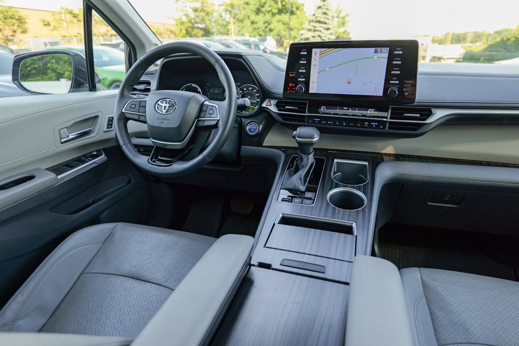 Used 2023 Toyota Sienna Limited AWD/4WD image 40