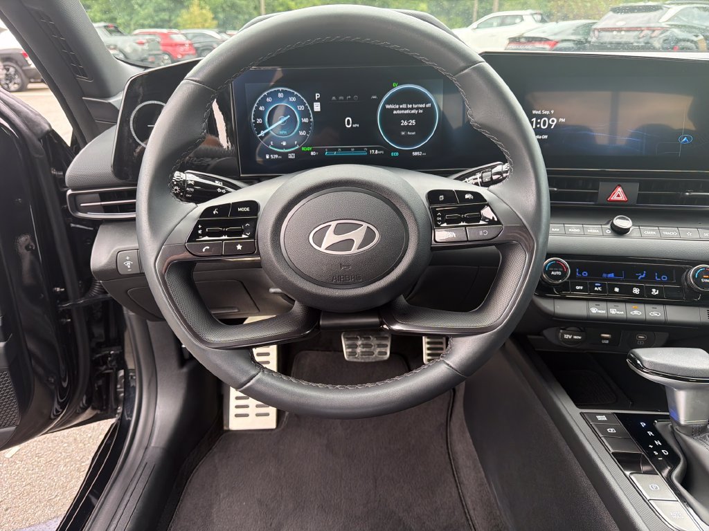 Certified 2025 Hyundai Elantra SEL FWD image 14