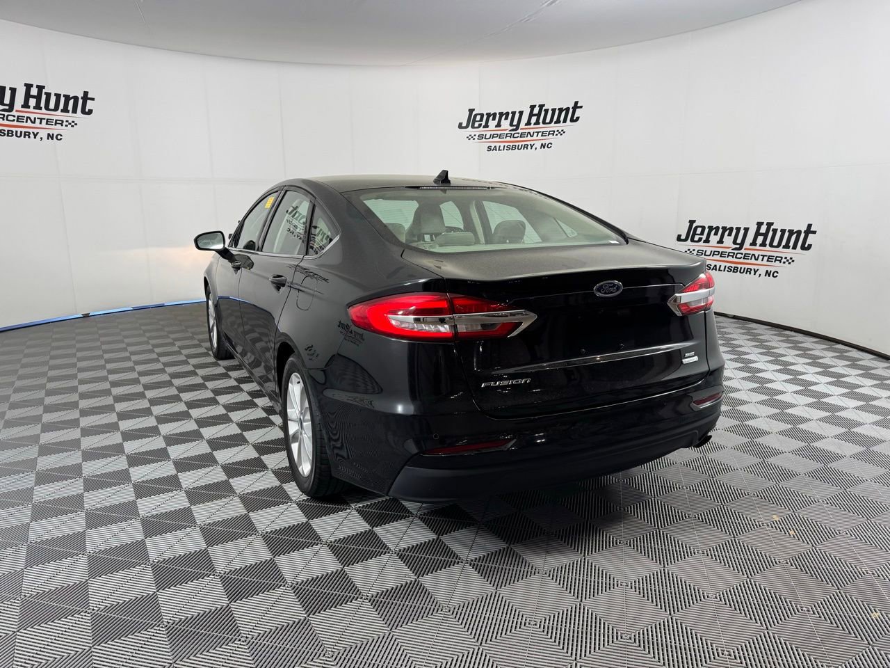 Used 2020 Ford Fusion SE w/ Fleet SE Value Package image 10