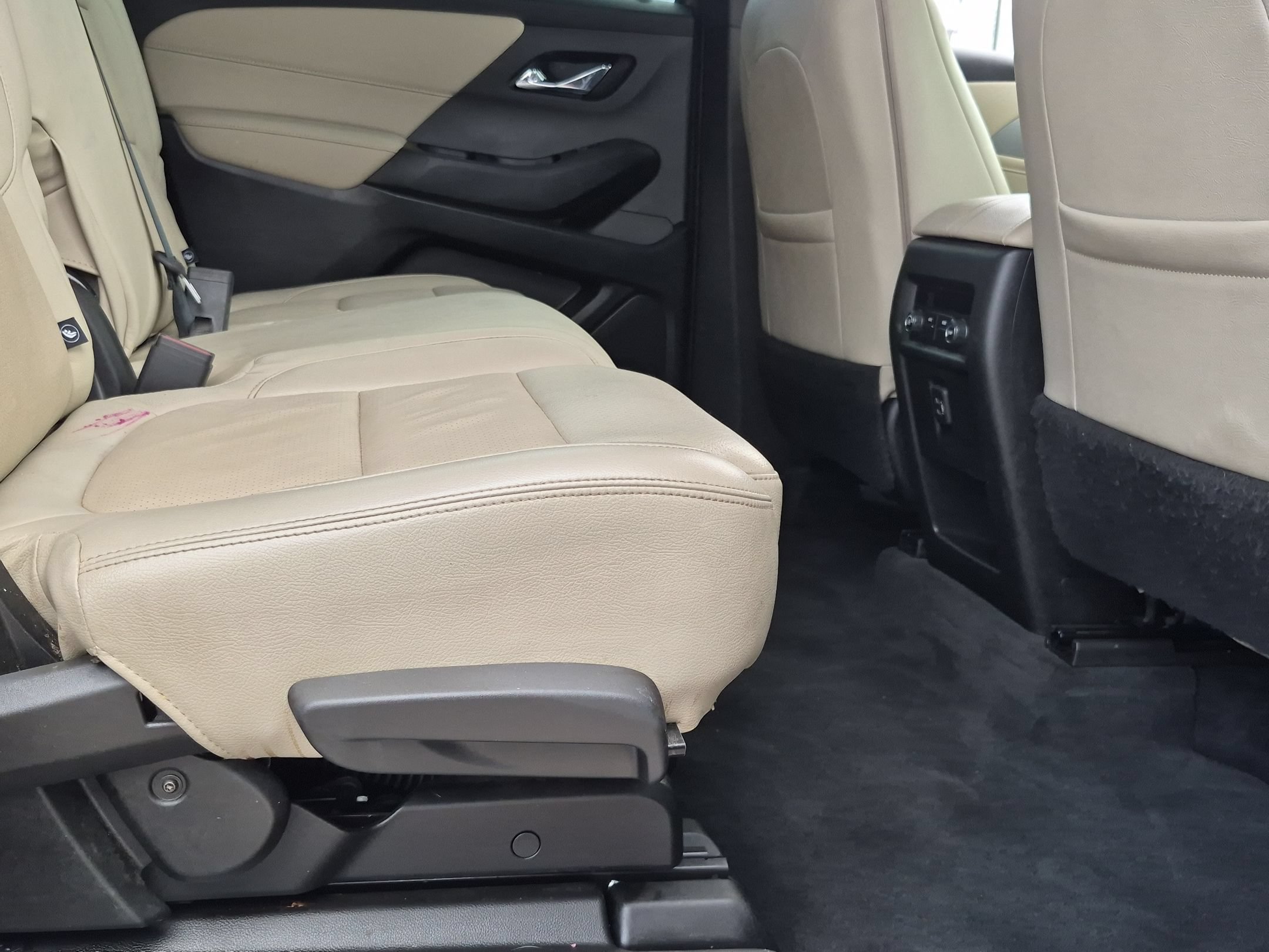 Used 2023 Chevrolet Traverse LT FWD image 24