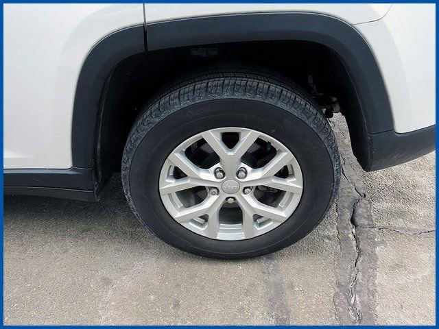 Used 2023 Jeep Grand Cherokee Limited image 5