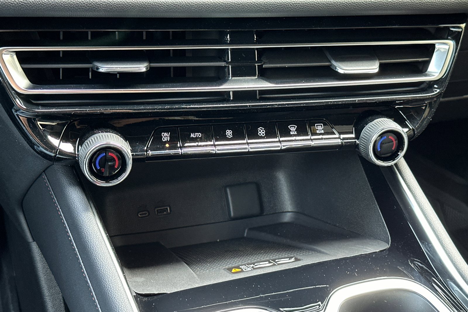 New 2025 Chevrolet Traverse RS w/ LPO, Floor Liner Package image 20