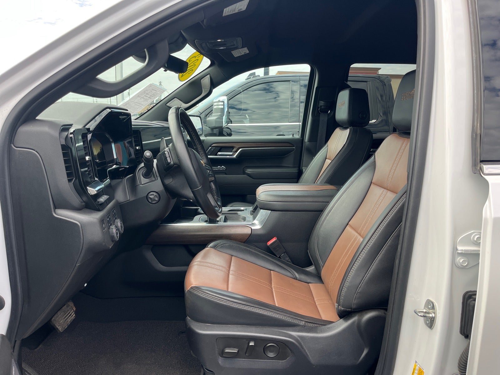 Used 2023 Chevrolet Silverado 1500 High Country w/ Technology Package AWD/4WD image 11