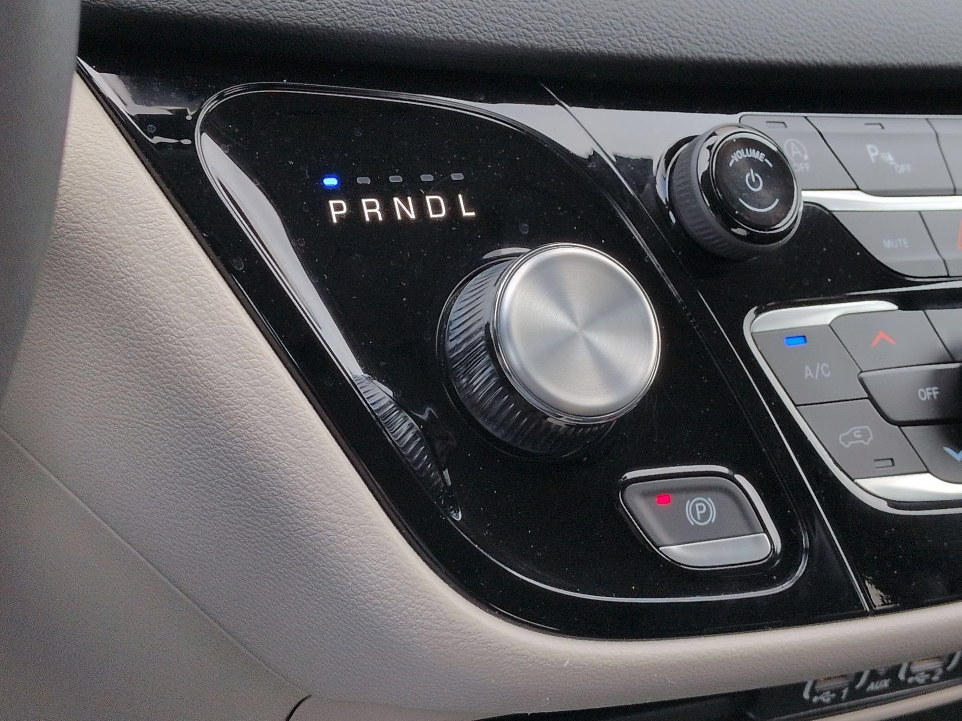 Used 2024 Chrysler Pacifica Touring-L FWD image 15