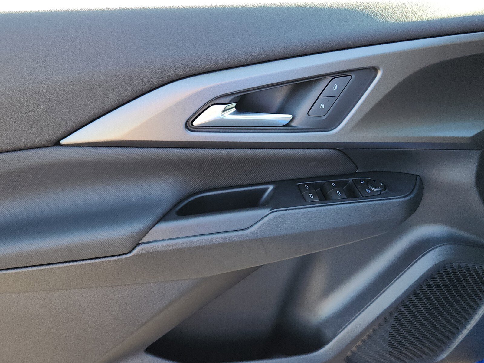 New 2026 Chevrolet Equinox EV LT image 11