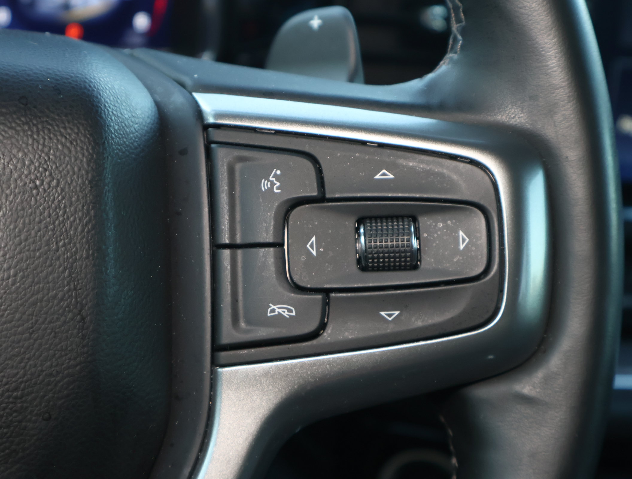 Used 2025 Chevrolet Silverado 1500 LTZ AWD/4WD image 17