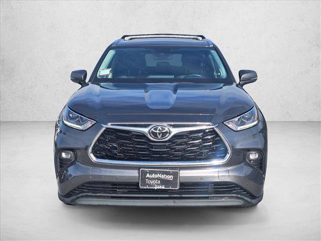 Used 2022 Toyota Highlander Limited image 3