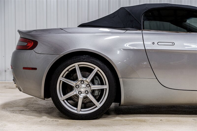 Used 2008 Aston Martin V8 Vantage Roadster RWD image 24