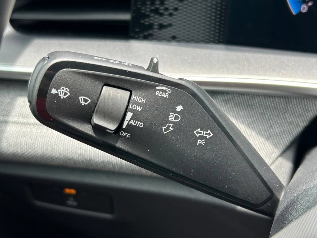 Certified 2025 Volkswagen Tiguan S FWD image 36