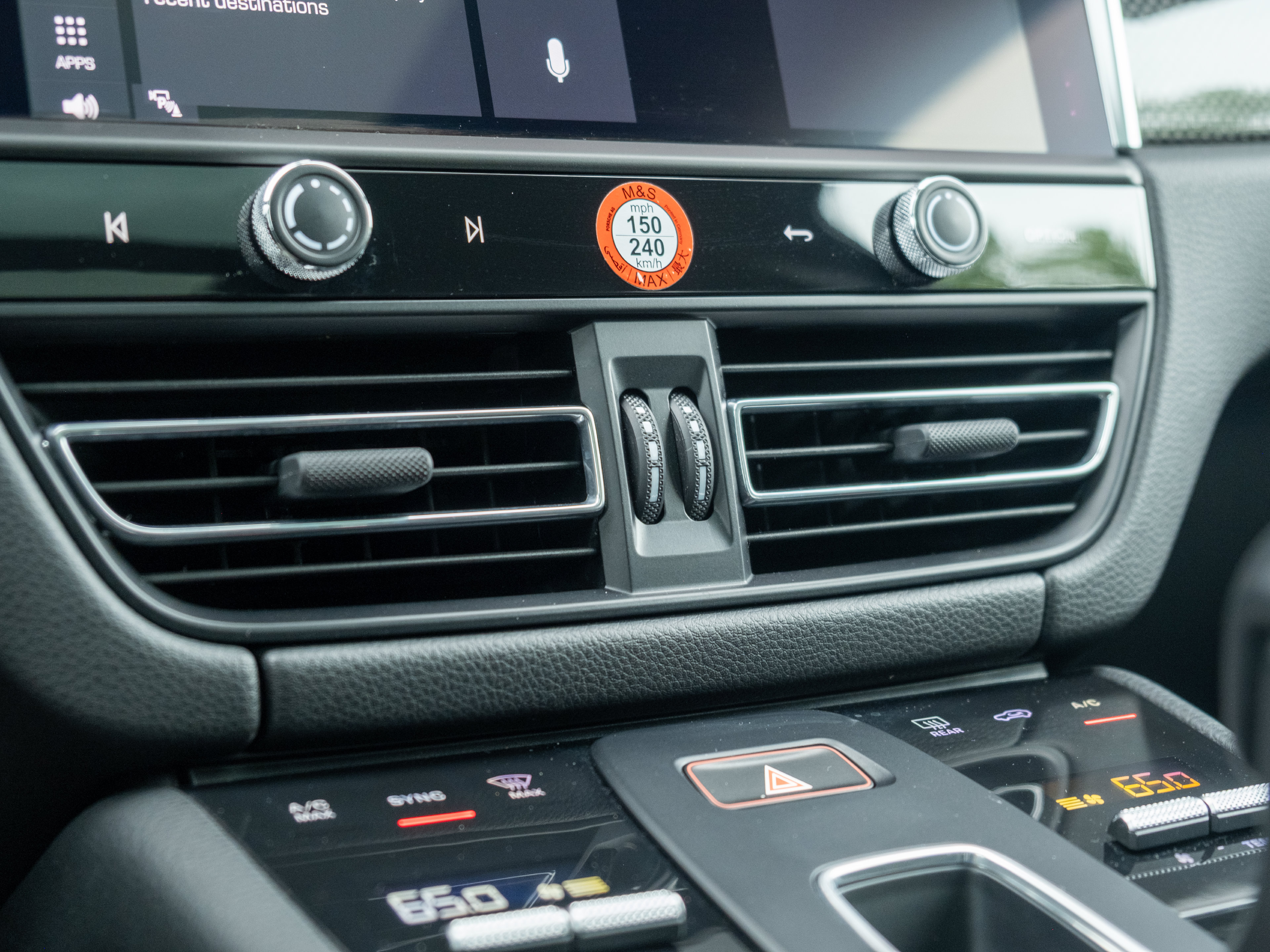 Certified 2023 Porsche Macan AWD/4WD image 30