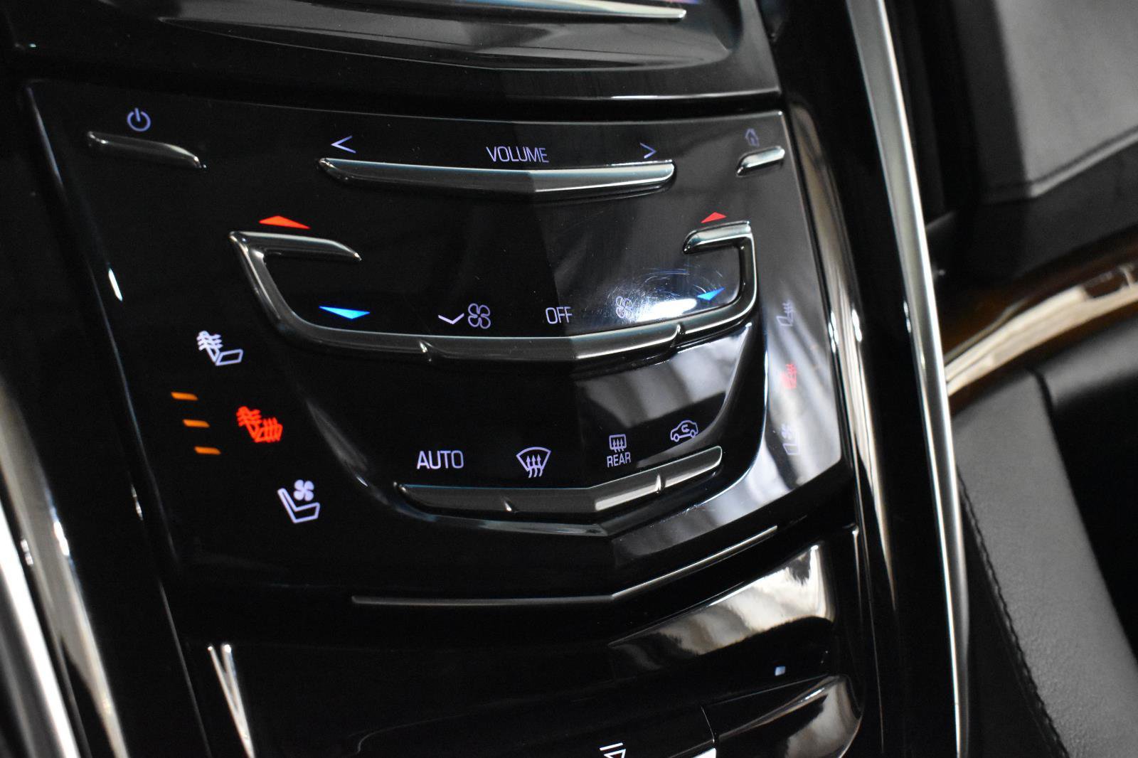 Used 2019 Cadillac Escalade Premium Luxury image 21