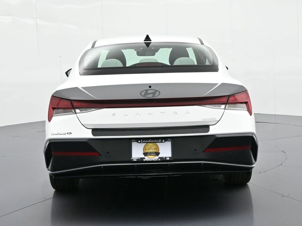 Used 2024 Hyundai Elantra Limited image 7