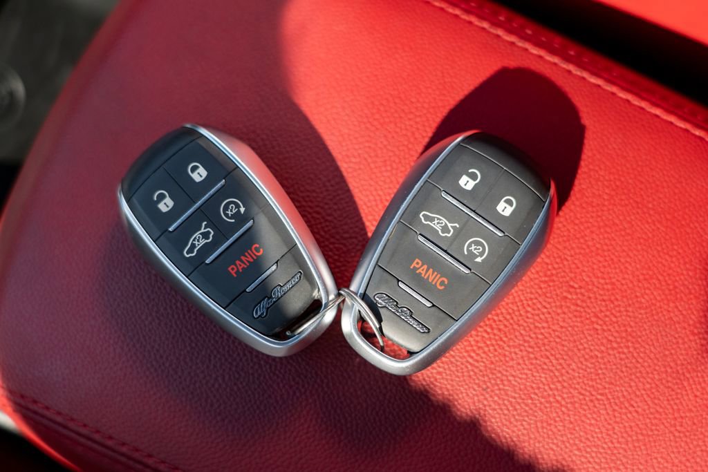 Used 2023 Alfa Romeo Giulia Veloce RWD image 30