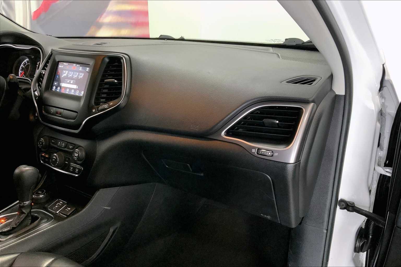 Used 2019 Jeep Cherokee Latitude Plus w/ Cold Weather Group image 21