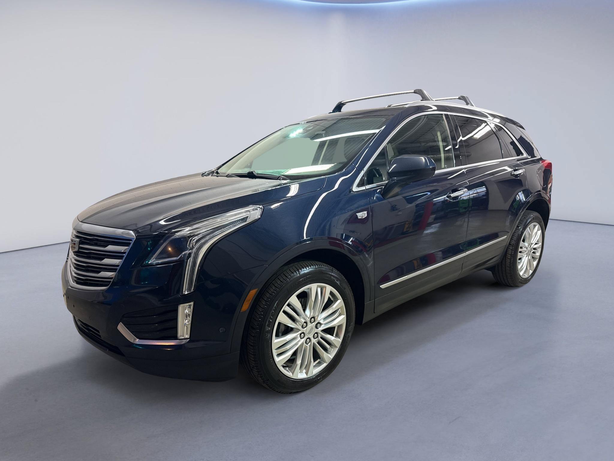 Used 2017 Cadillac XT5 Premium Luxury w/ Driver Assist Package AWD/4WD image 3