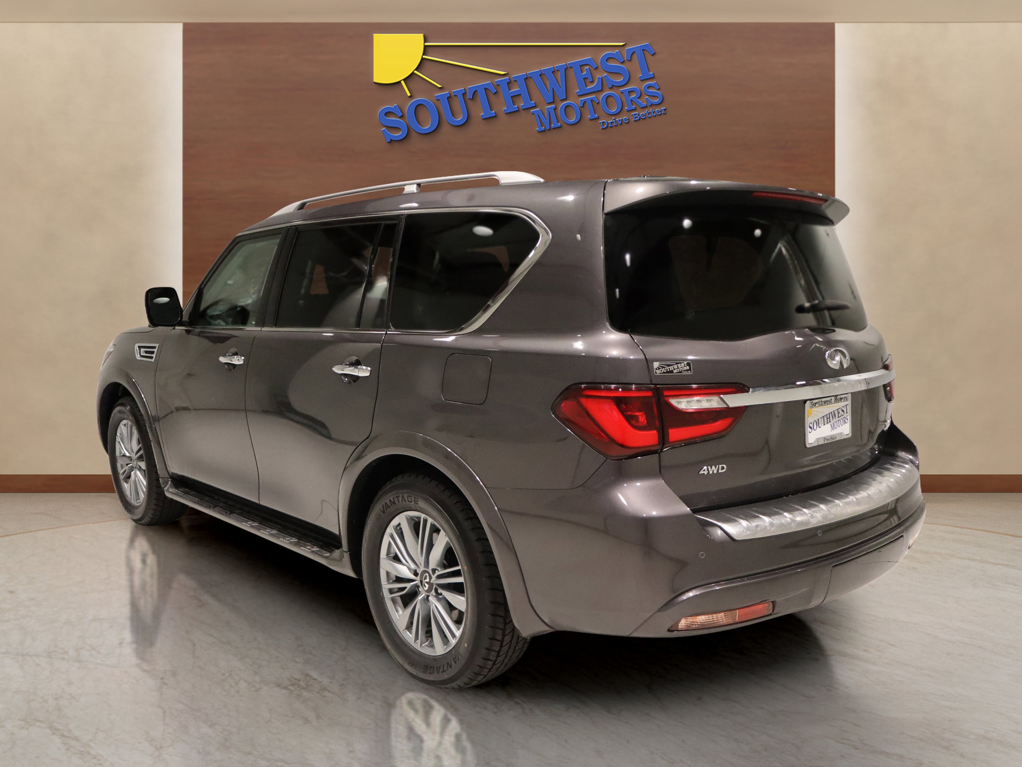 Used 2024 INFINITI QX80 Luxe image 2