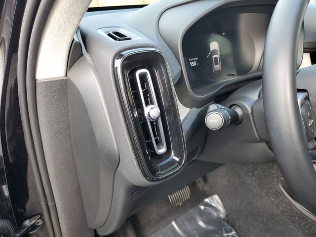 Used 2025 Volvo XC40 B5 Core image 18