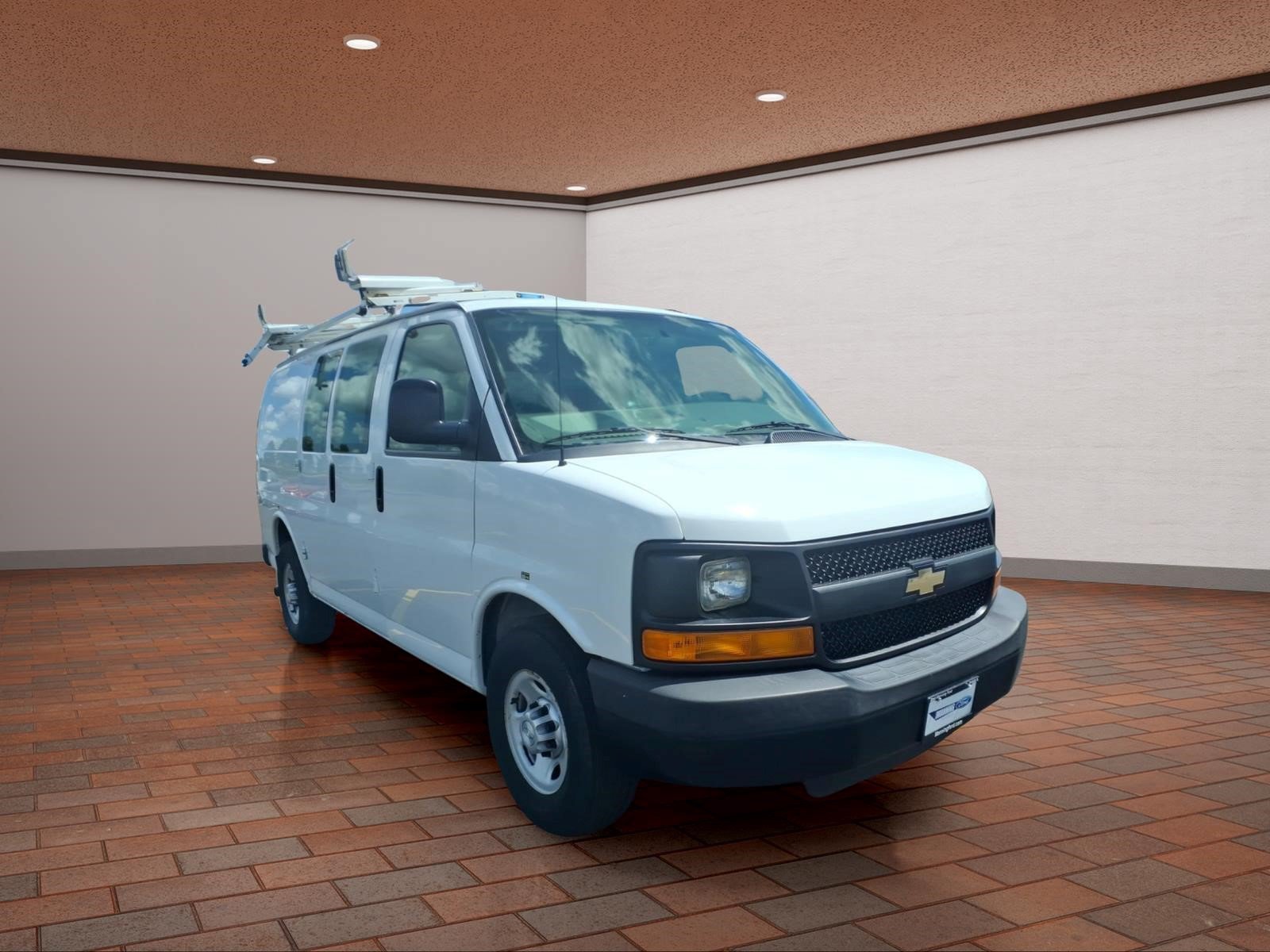 Used 2015 Chevrolet Express 2500 RWD video 2