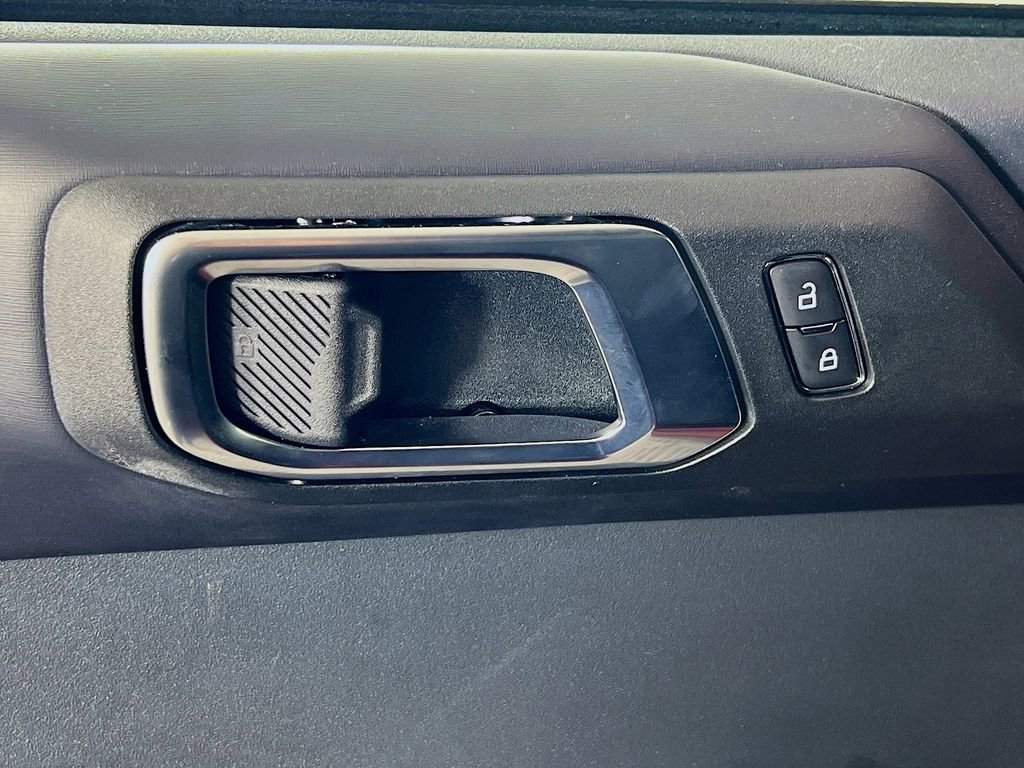 New 2025 Ford Bronco Badlands image 12