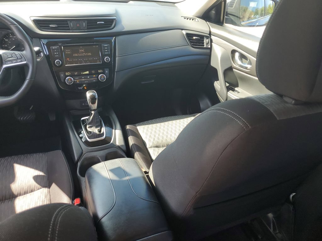 Certified 2020 Nissan Rogue SV FWD image 24