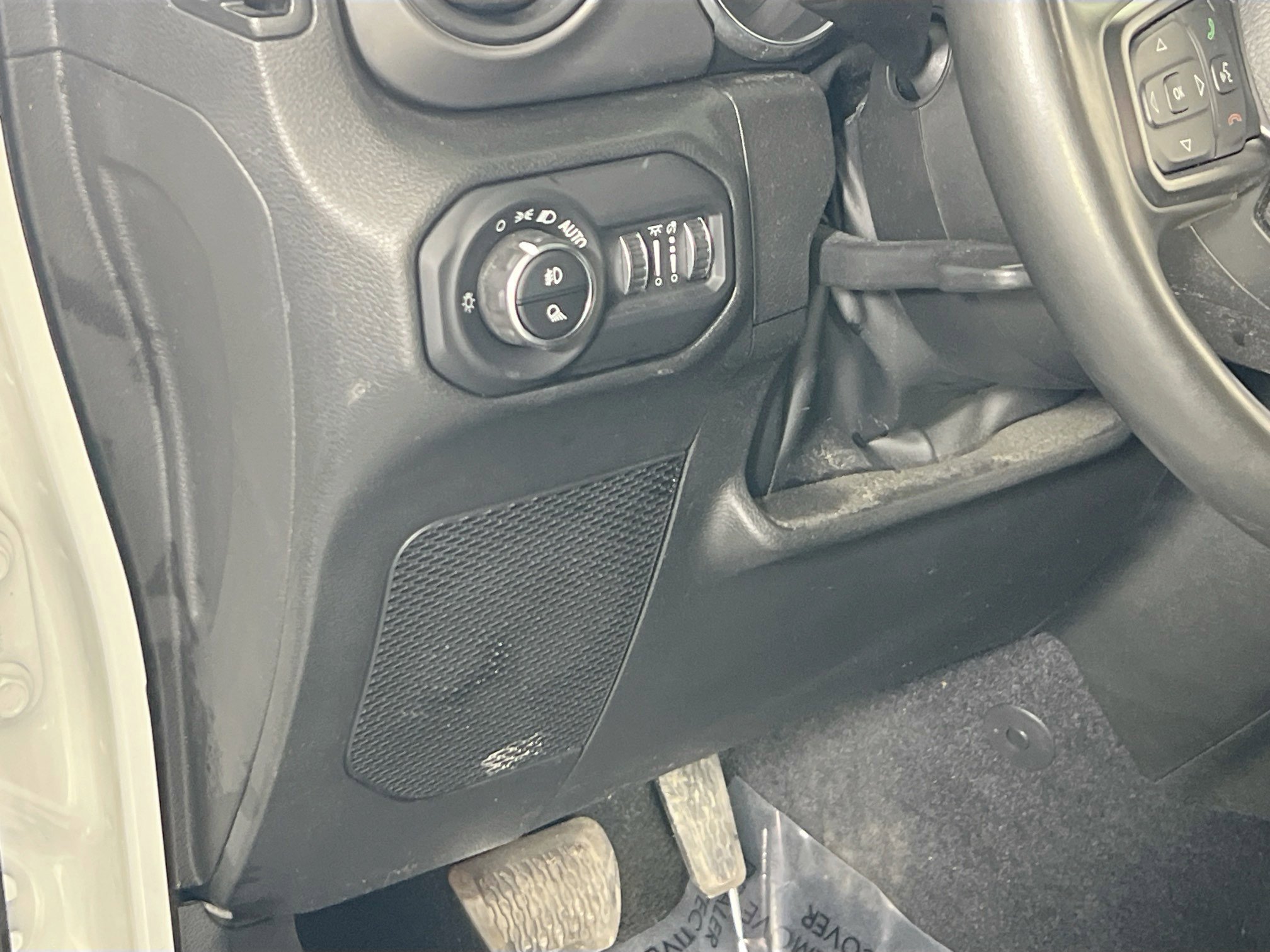 Used 2022 Jeep Gladiator Willys image 10