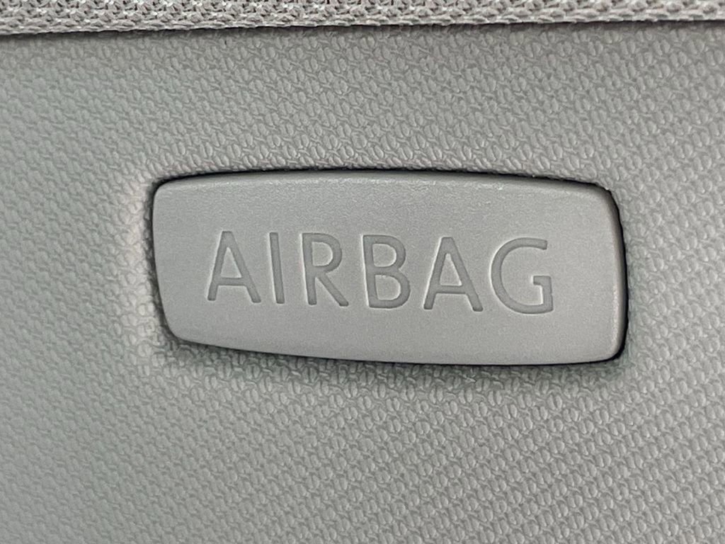 Used 2024 Volkswagen Jetta SE image 38