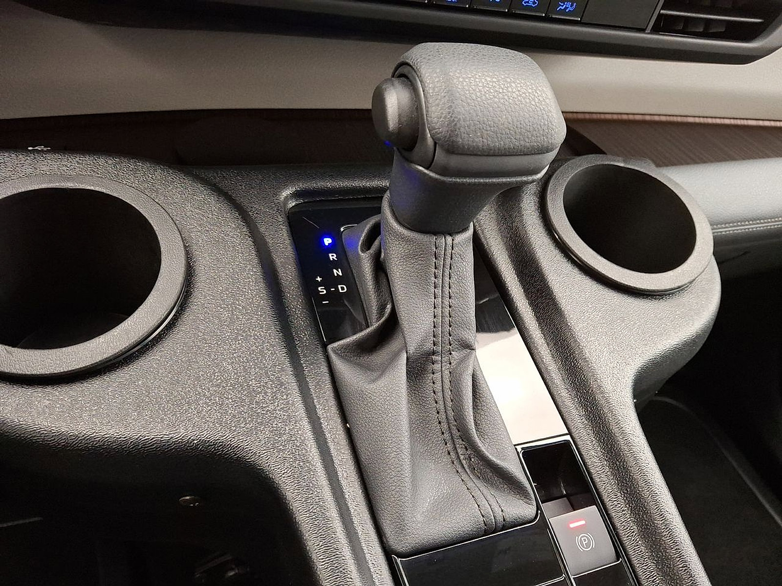 Used 2024 Toyota Sienna LE FWD image 12
