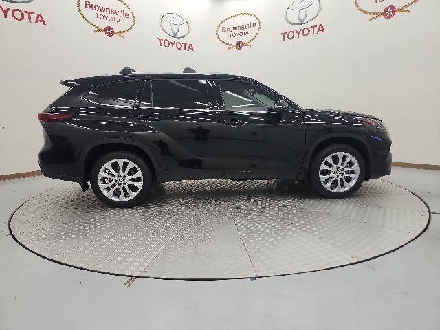 Certified 2025 Toyota Highlander Limited AWD/4WD image 3