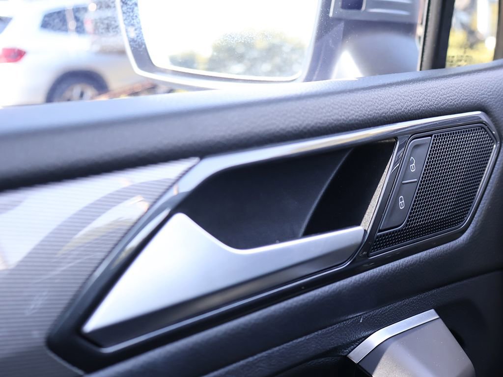Used 2023 Volkswagen Tiguan SE FWD image 49