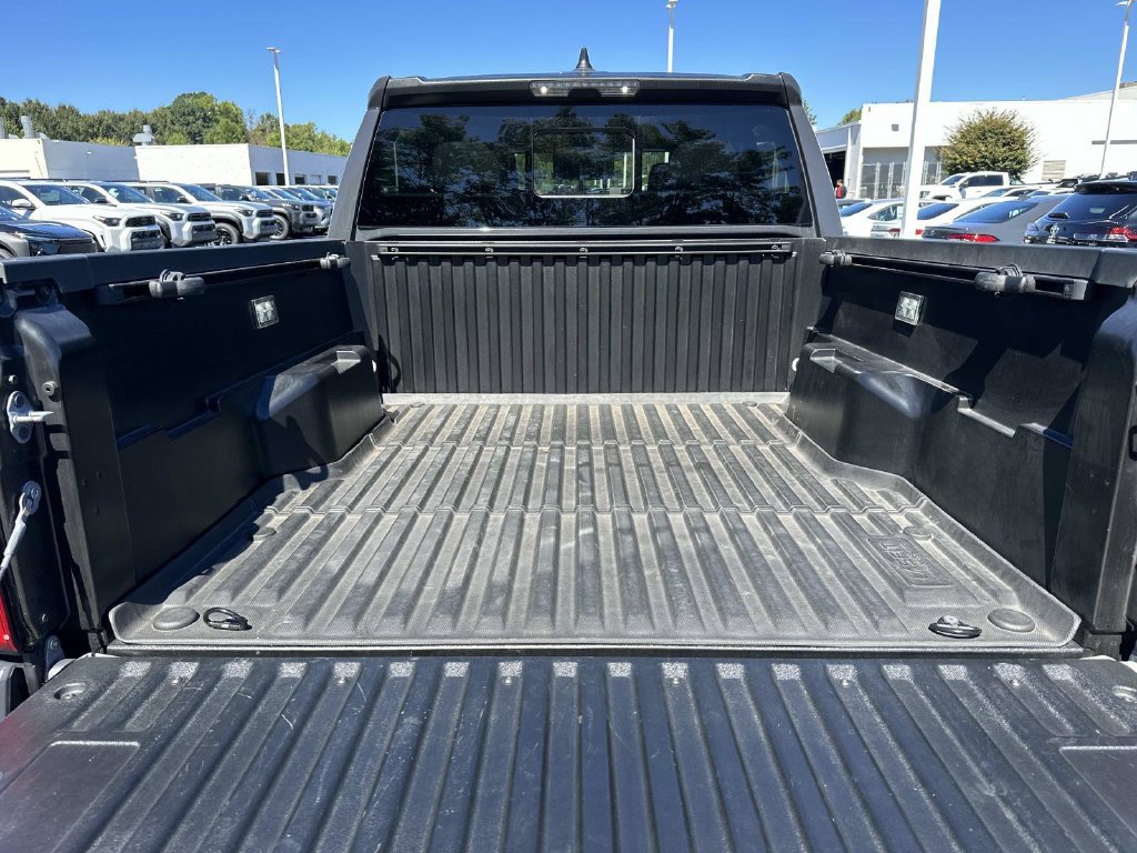 Used 2024 Toyota Tacoma SR5 AWD/4WD image 12