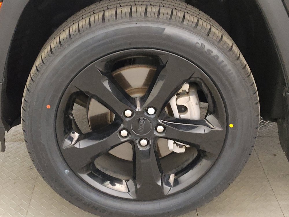 Used 2023 Jeep Grand Cherokee L Laredo RWD image 31