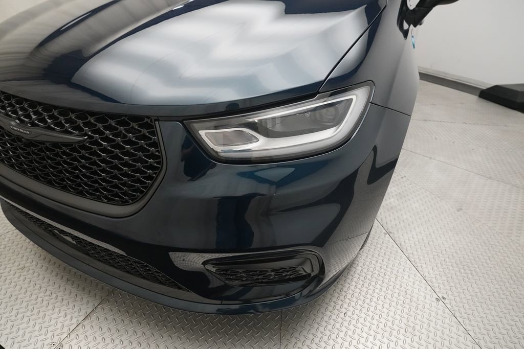 Used 2023 Chrysler Pacifica Touring-L w/ S Appearance Package image 24