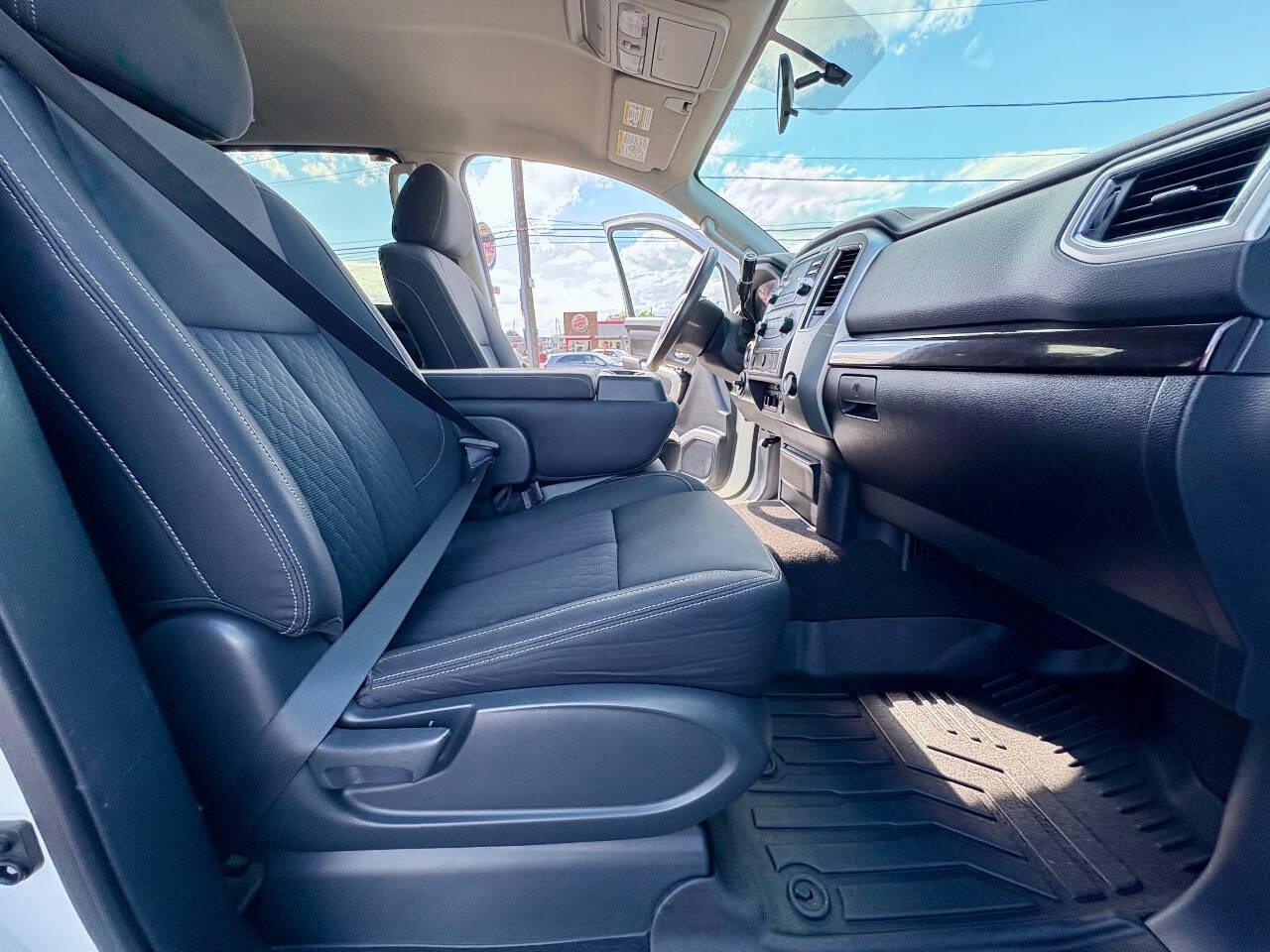 Used 2018 Nissan Titan SV AWD/4WD image 34