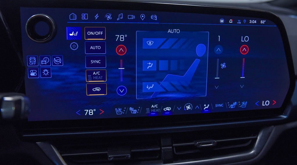 Used 2024 Chevrolet Equinox EV LT FWD image 23