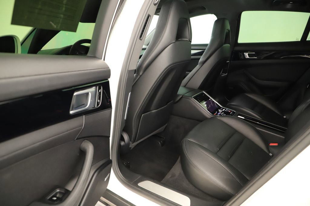 Used 2018 Porsche Panamera 4 image 30