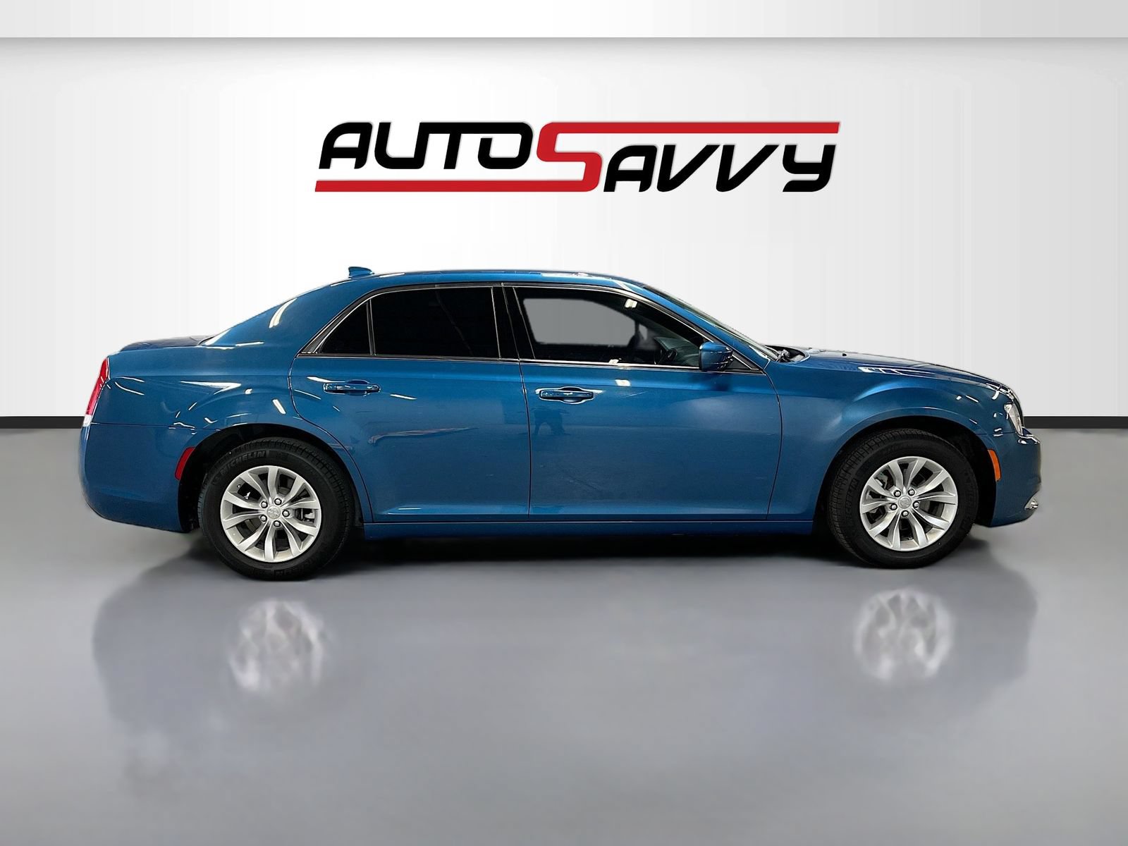 Used 2023 Chrysler 300 Touring RWD image 8
