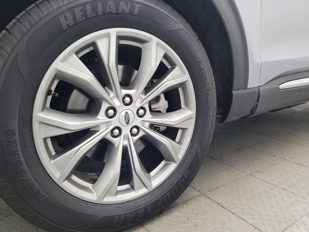 Used 2020 Ford Explorer XLT w/ Equipment Group 202A RWD image 31