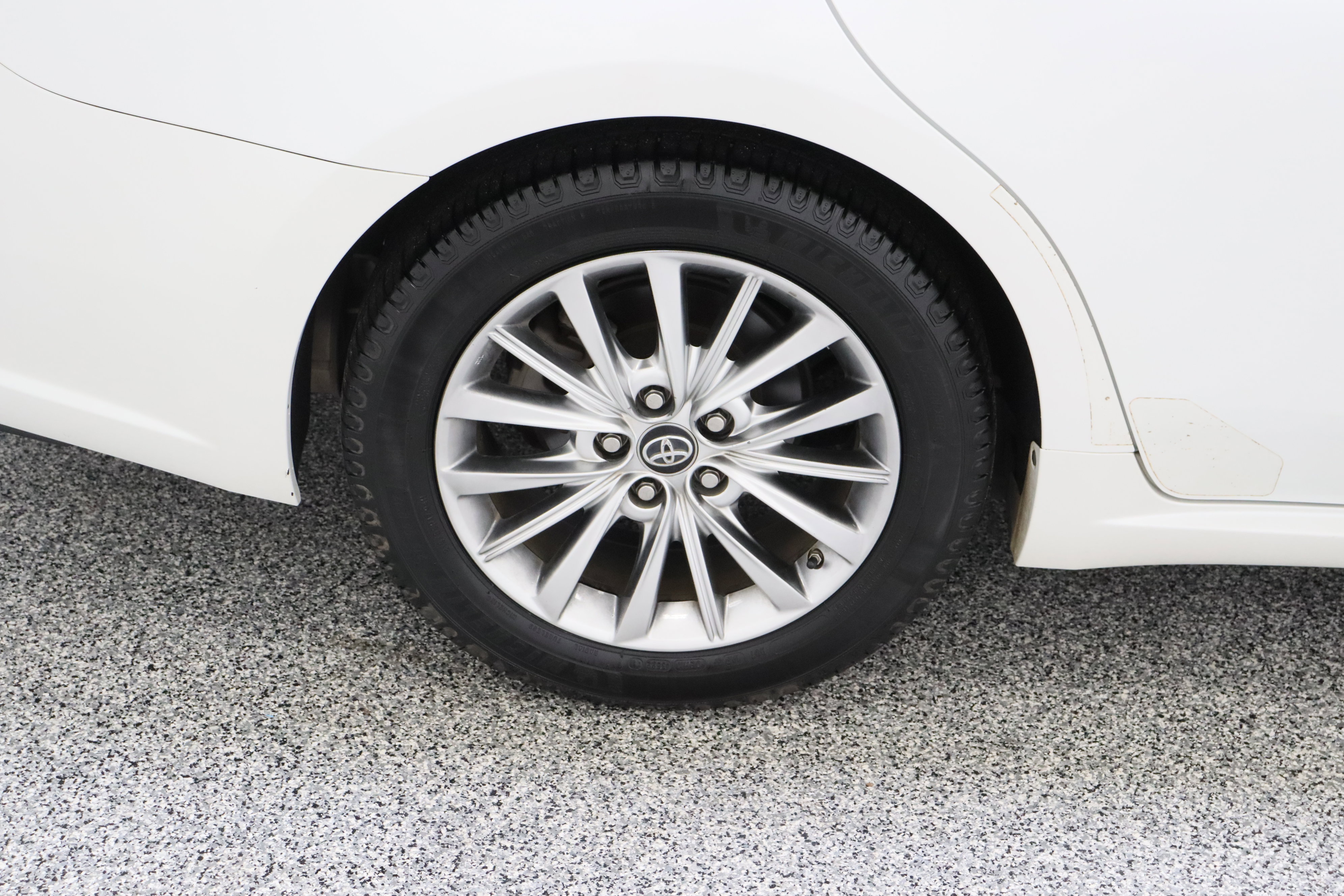 Used 2018 Toyota Avalon Limited FWD image 6