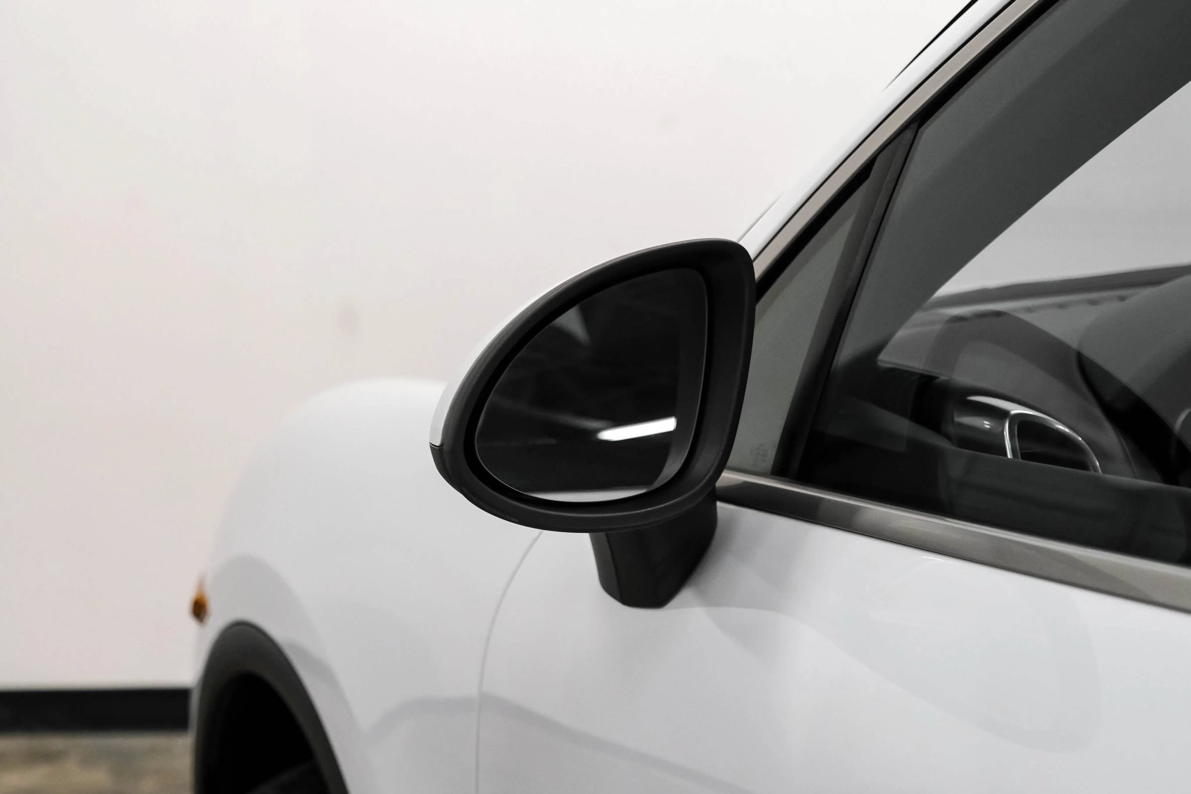 Used 2014 Porsche Cayenne Platinum Edition AWD/4WD image 39