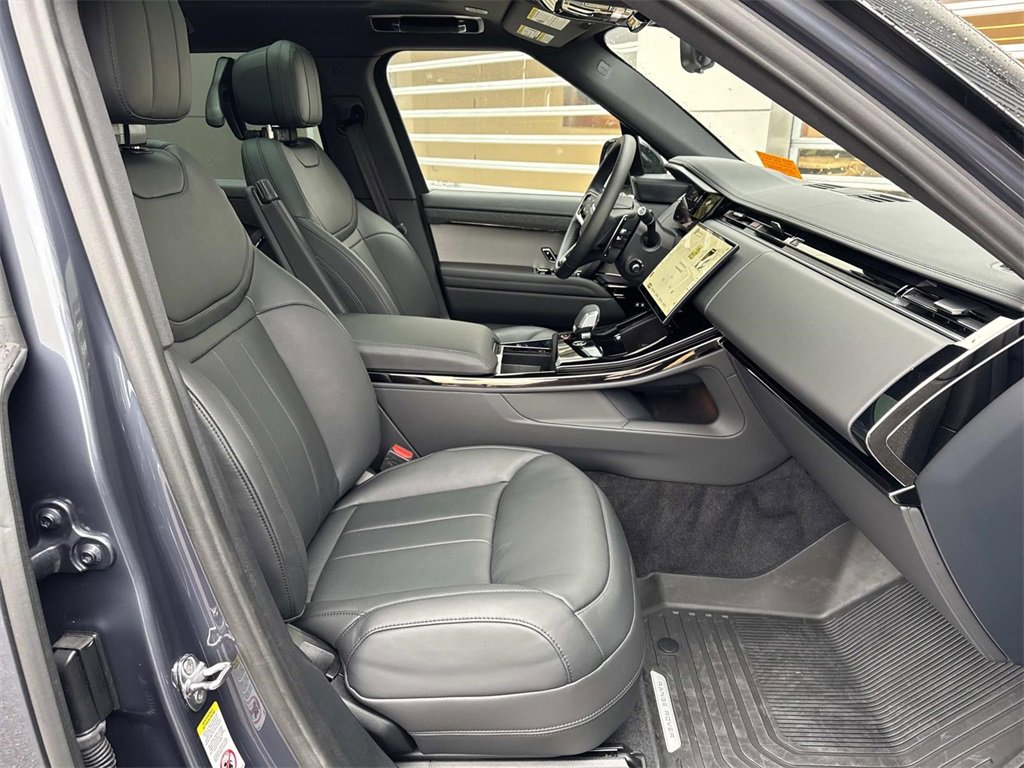 Used 2025 Land Rover Range Rover Sport Dynamic SE image 9