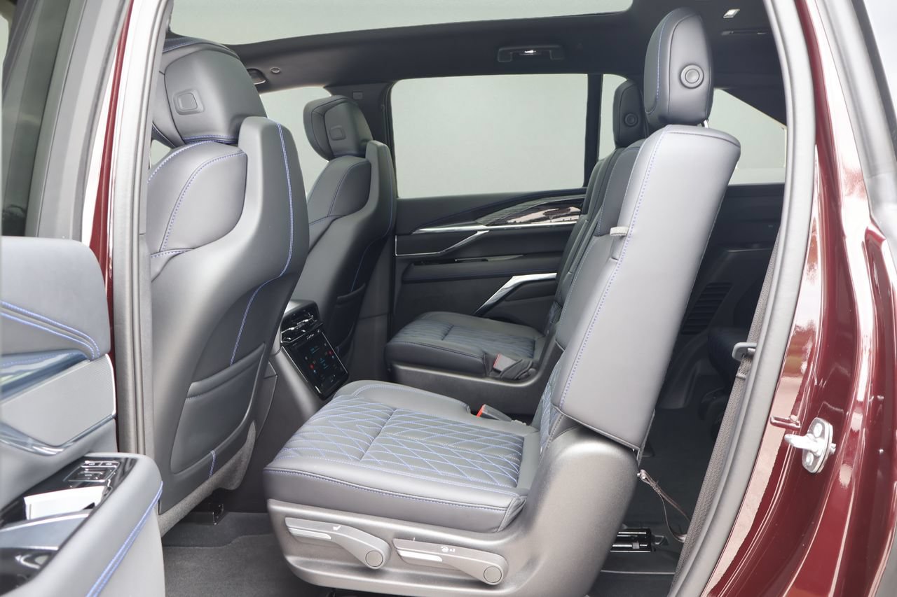Certified 2025 Cadillac Escalade IQ Sport 1 AWD/4WD image 13