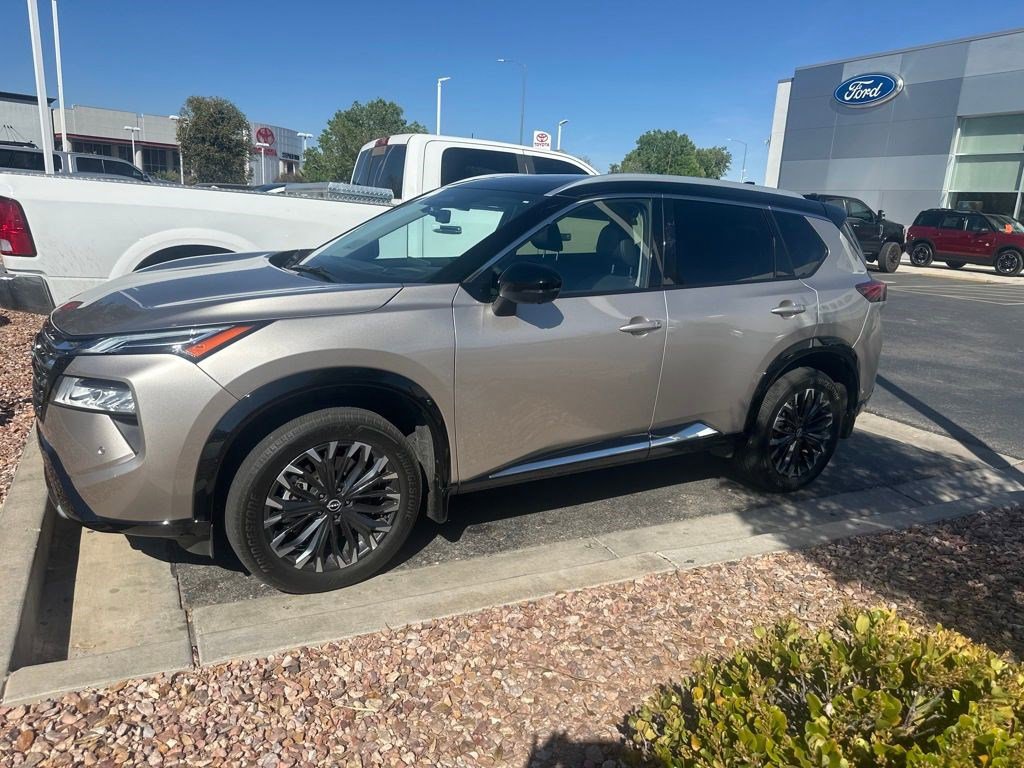 Used 2025 Nissan Rogue Platinum w/ Tech Package image 2