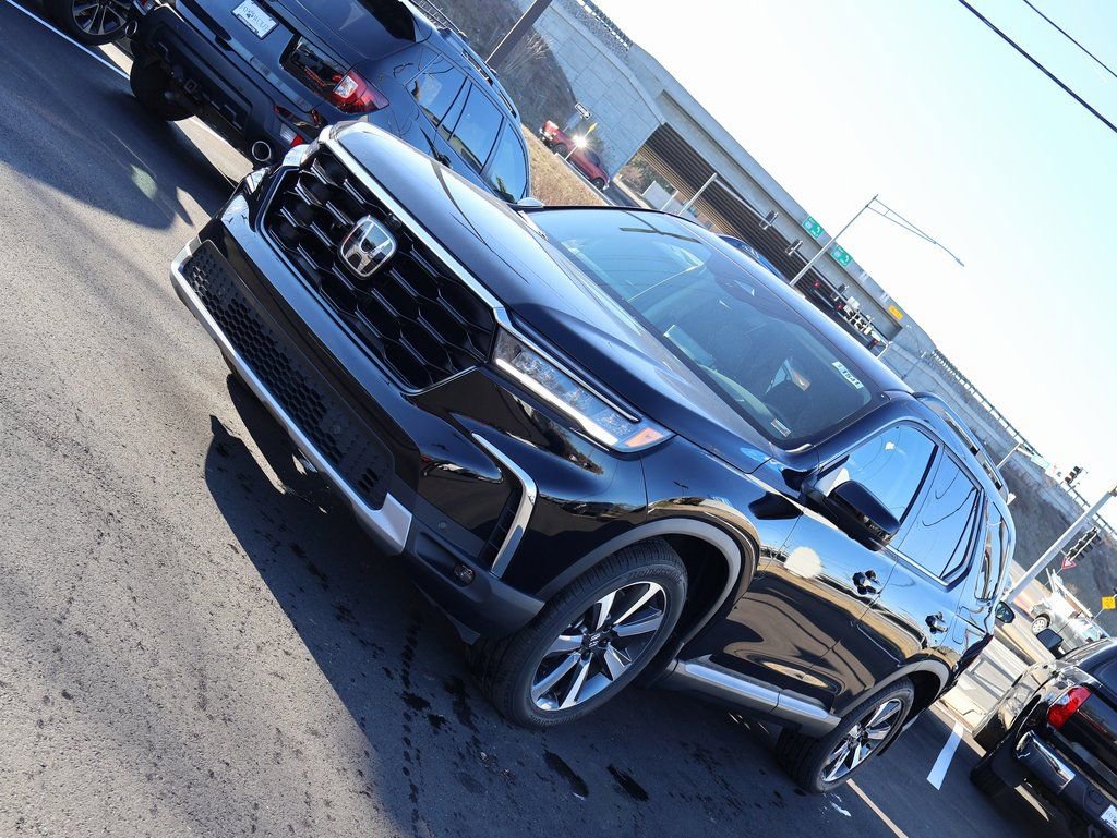 Certified 2025 Honda Pilot Elite image 3