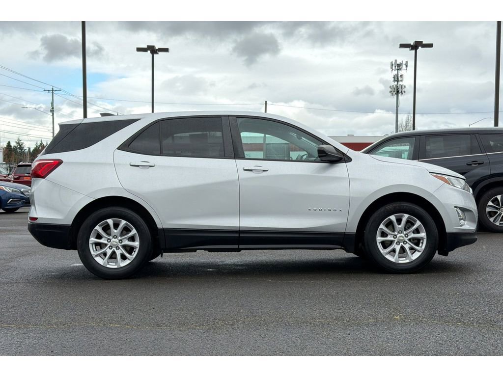 Used 2020 Chevrolet Equinox LS w/ LS Convenience Package FWD image 3